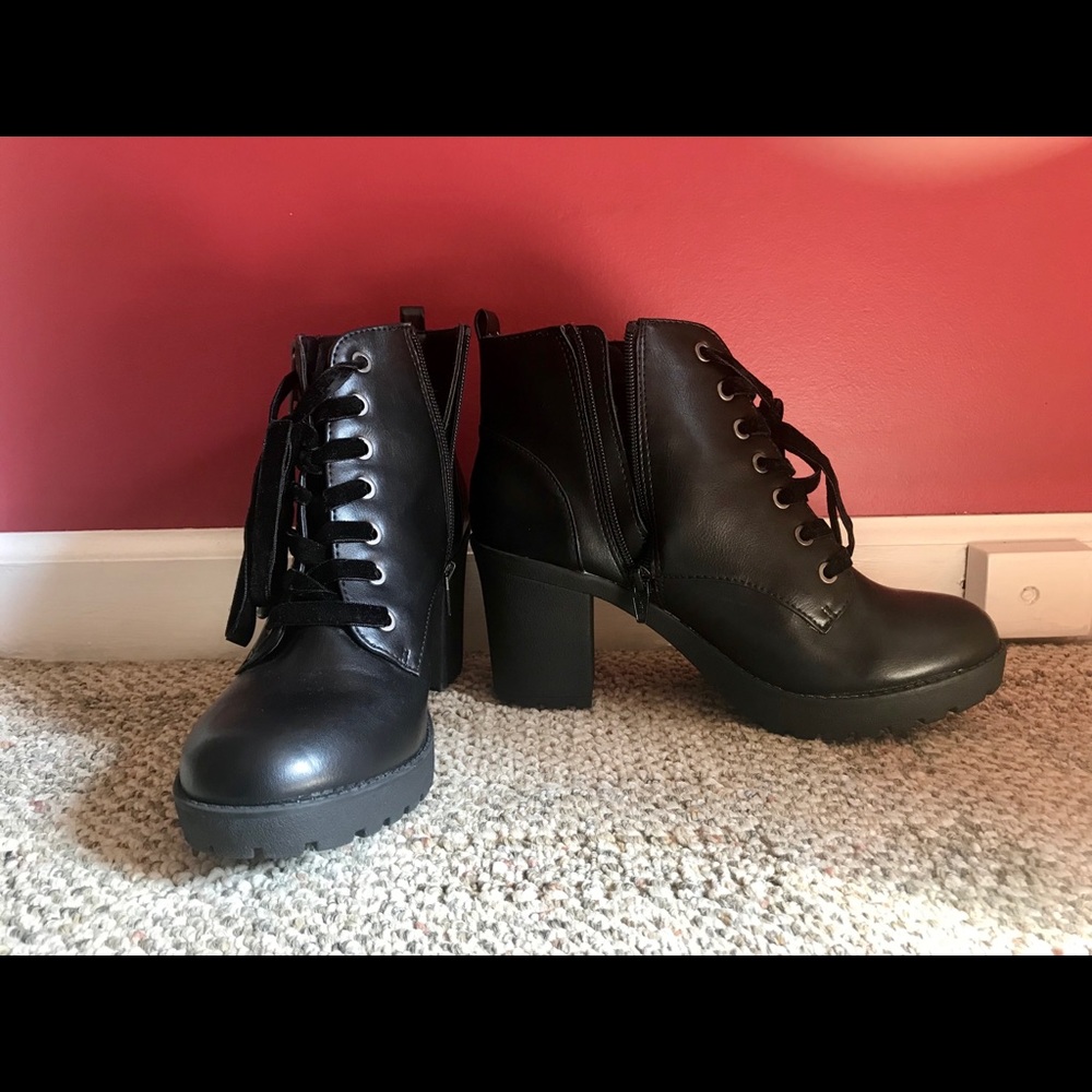 🆕 Black heel combat style boots